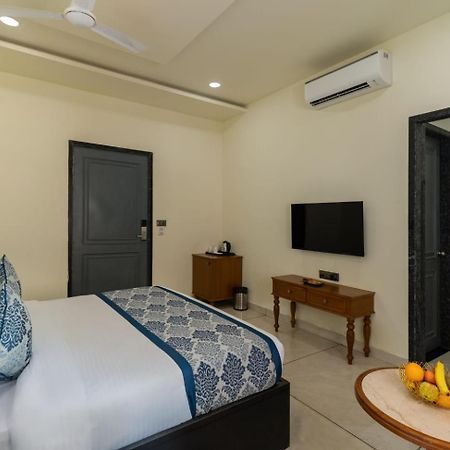 Traavista Aravali Mahal Hotell Udaipur Exteriör bild