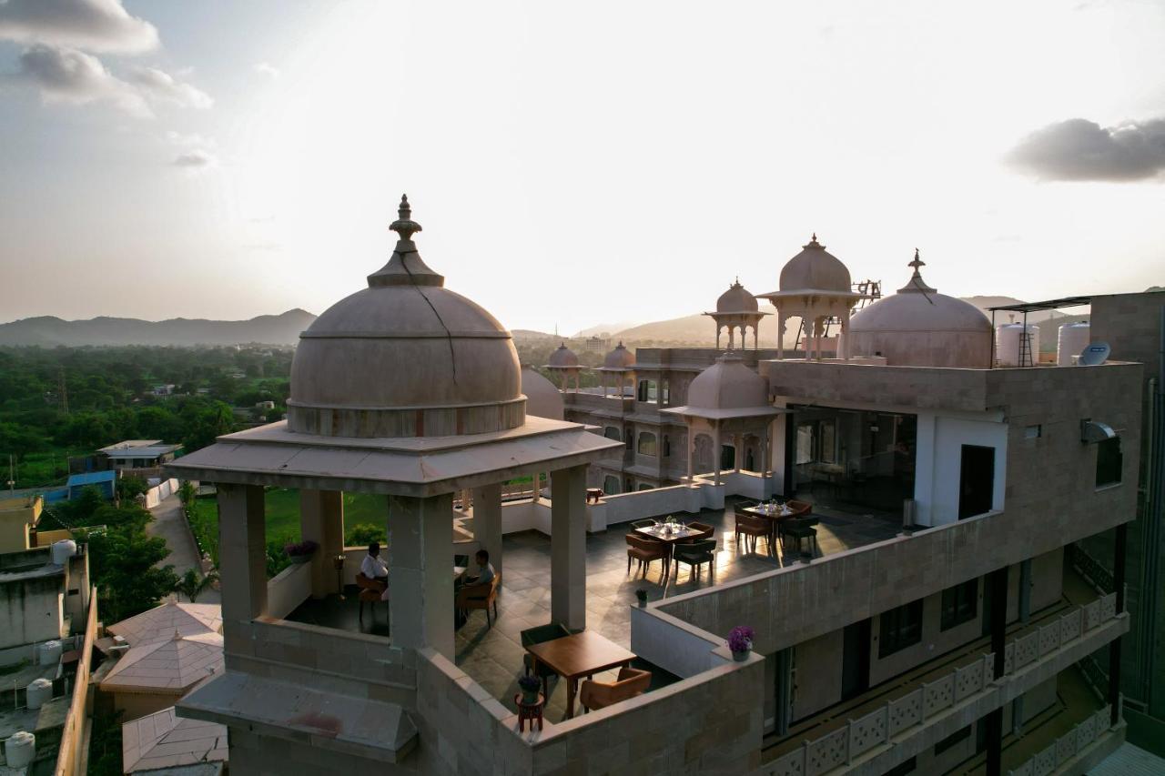 Traavista Aravali Mahal Hotell Udaipur Exteriör bild