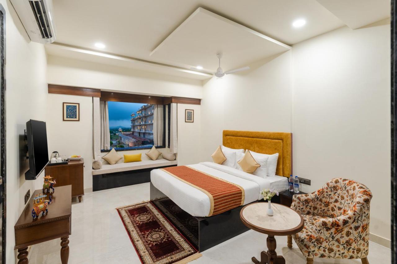 Traavista Aravali Mahal Hotell Udaipur Exteriör bild