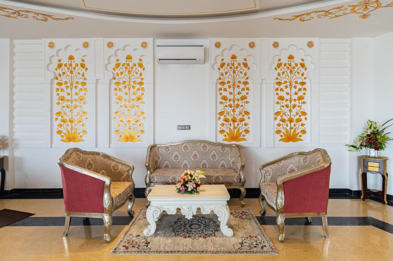 Traavista Aravali Mahal Hotell Udaipur Exteriör bild