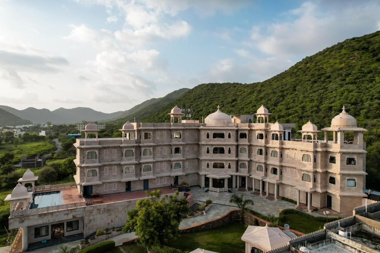 Traavista Aravali Mahal Hotell Udaipur Exteriör bild