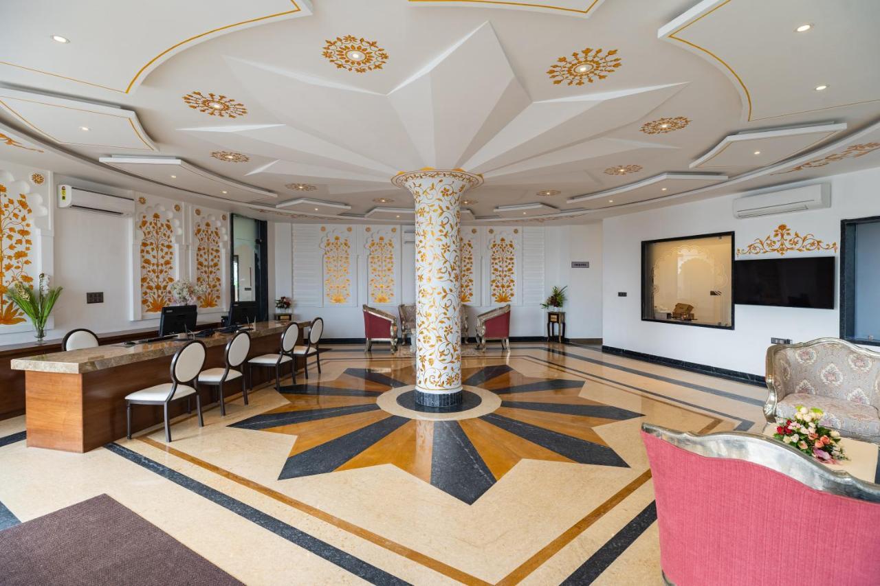 Traavista Aravali Mahal Hotell Udaipur Exteriör bild