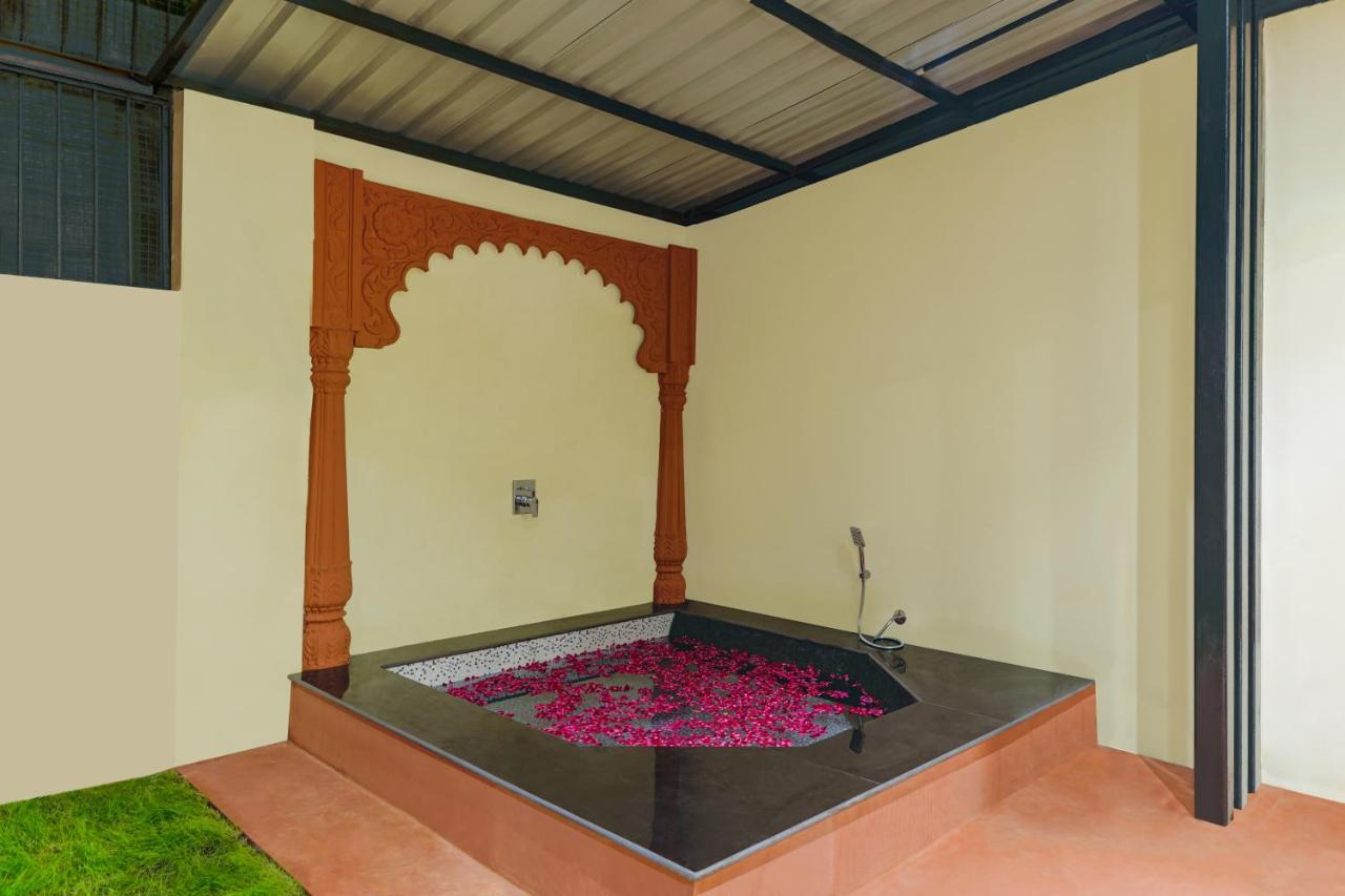 Traavista Aravali Mahal Hotell Udaipur Exteriör bild