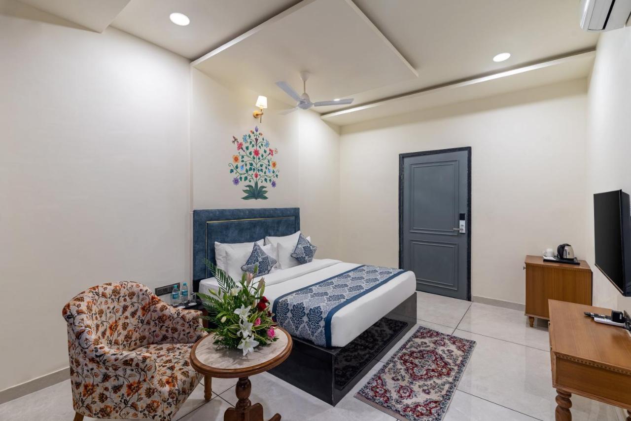 Traavista Aravali Mahal Hotell Udaipur Exteriör bild