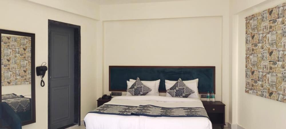 Traavista Aravali Mahal Hotell Udaipur Exteriör bild