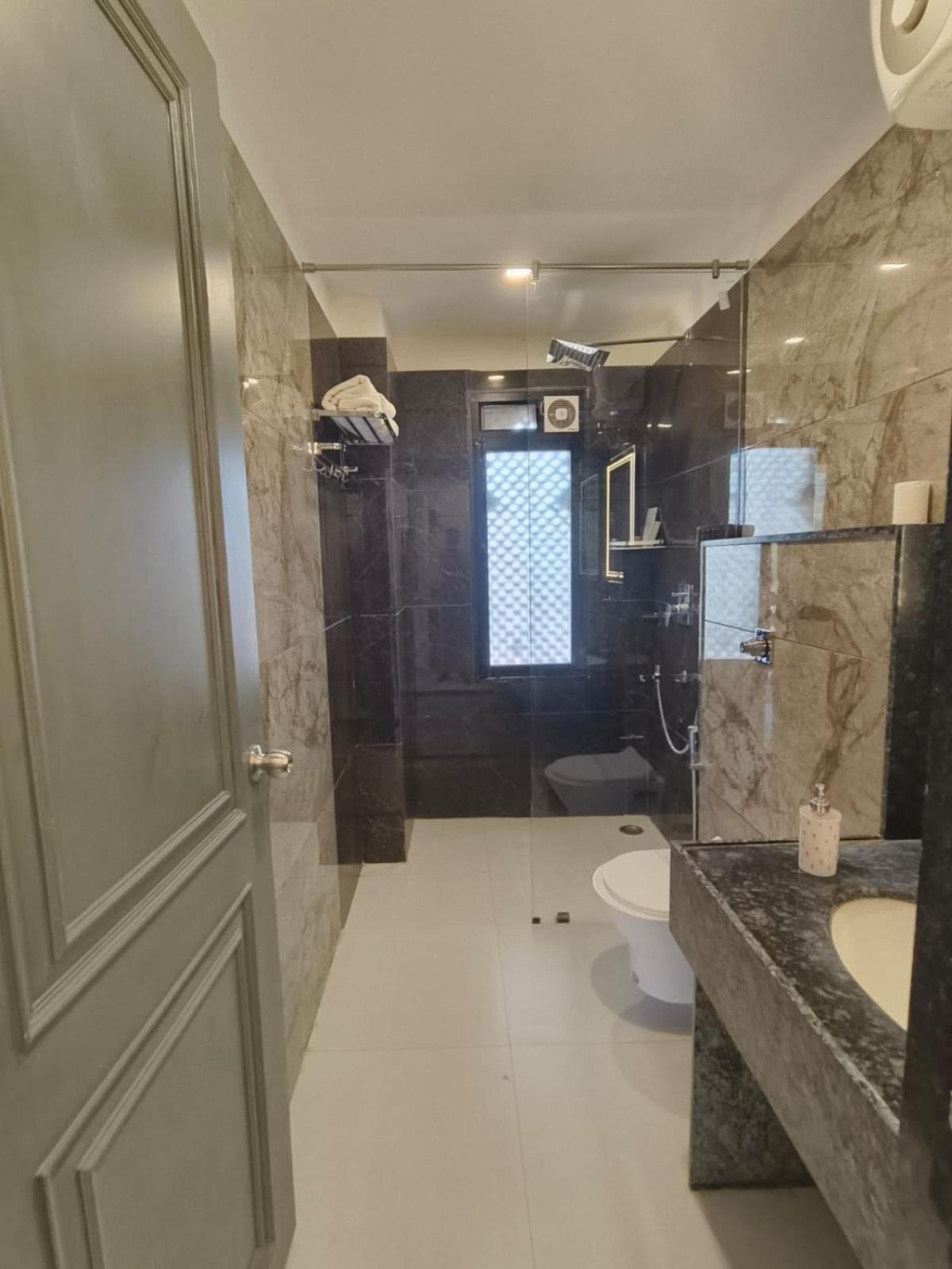 Traavista Aravali Mahal Hotell Udaipur Exteriör bild