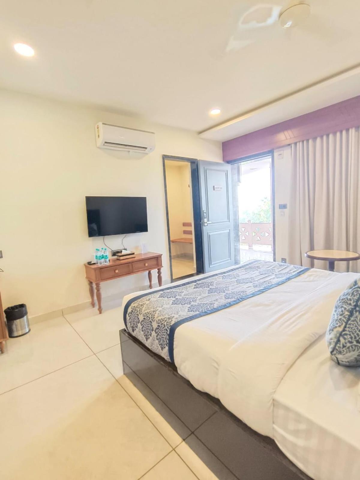 Traavista Aravali Mahal Hotell Udaipur Exteriör bild